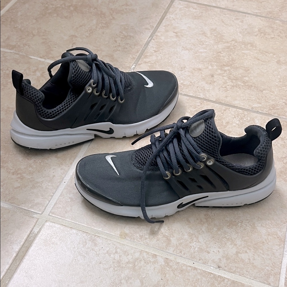 Nike Kids Black Running Shoes - Picture 1 of 1